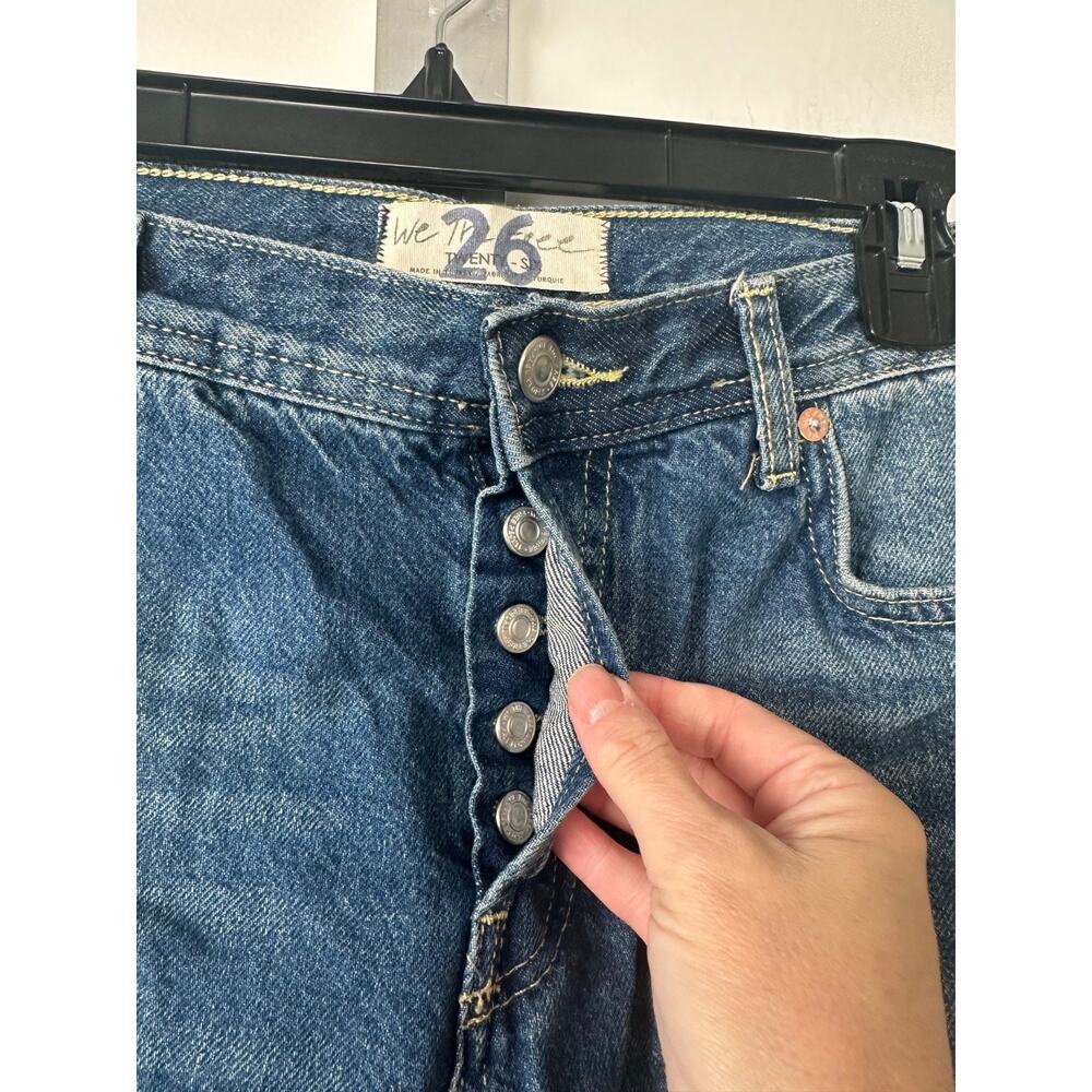 NEW We the Free People Maggie Mid-Rise Straight Jeans 26 Chewed Hem Button D43 - Picture 3 of 8